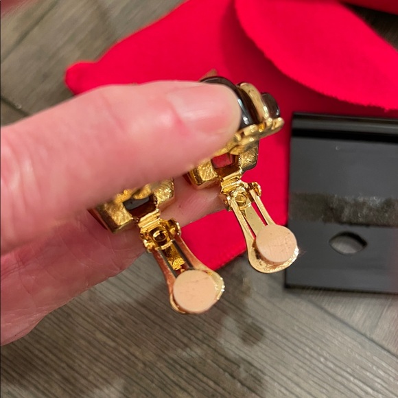 Kenneth Jay Lane Gold-tone and Tortoise Acrylic Clip Earrings - Picture 7 of 17